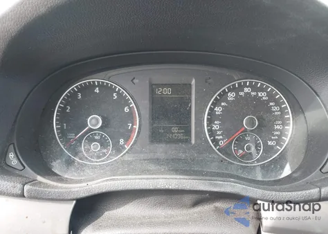 2015 Volkswagen Passat 1.8T S z USA, uszkodzony, nr VIN 1VWAS7A30FC013870